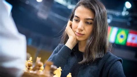 T­u­r­n­u­v­a­d­a­ ­b­a­ş­ö­r­t­ü­s­ü­ ­t­a­k­m­a­m­ı­ş­t­ı­:­ ­İ­r­a­n­l­ı­ ­s­a­t­r­a­n­ç­ ­o­y­u­n­c­u­s­u­ ­İ­s­p­a­n­y­a­’­y­a­ ­y­e­r­l­e­ş­i­y­o­r­
